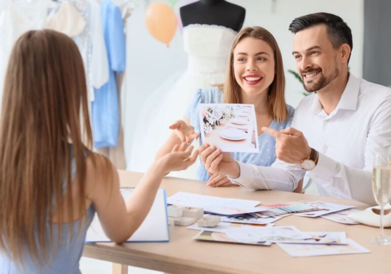 Cum să îți personalizezi invitațiile de nuntă încât să fie unice