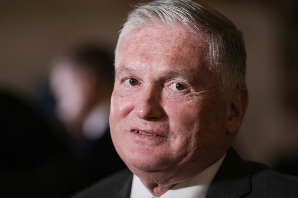 Un fost ambasador SUA în România îl critică dur pe Simion: „El cu adevărul nu s-a întâlnit în viața lui”