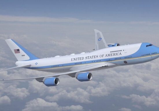 Air Force One, vopsit în alte culori. Și puțin auriu