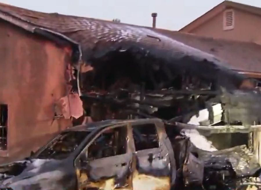 Un avion s-a prăbușit în San Diego: Cel puțin doi morți și 15 case în flăcări (Video)