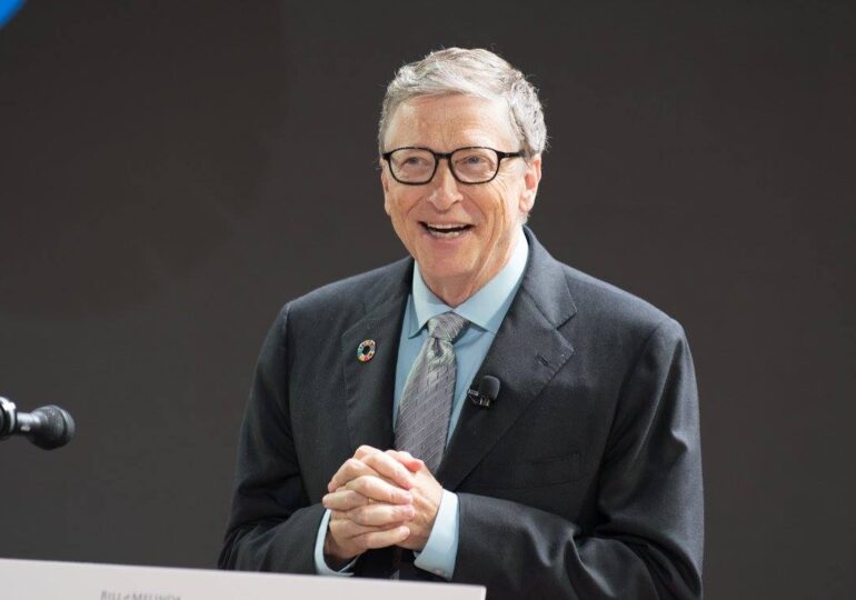 Bill Gates își va dona aproape toată averea pentru că nu vrea să moară bogat și îl atacă pe Elon Musk