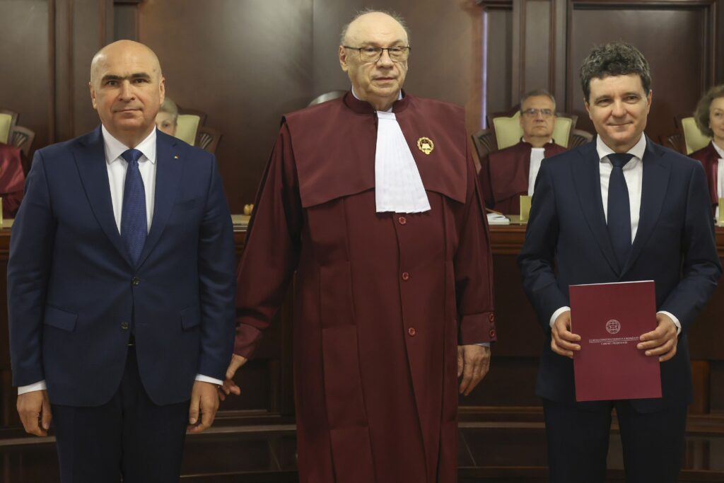 CCR a validat rezultatul alegerilor – Bolojan i-a predat ștafeta lui Nicușor Dan, care devine oficial președinte (Video)