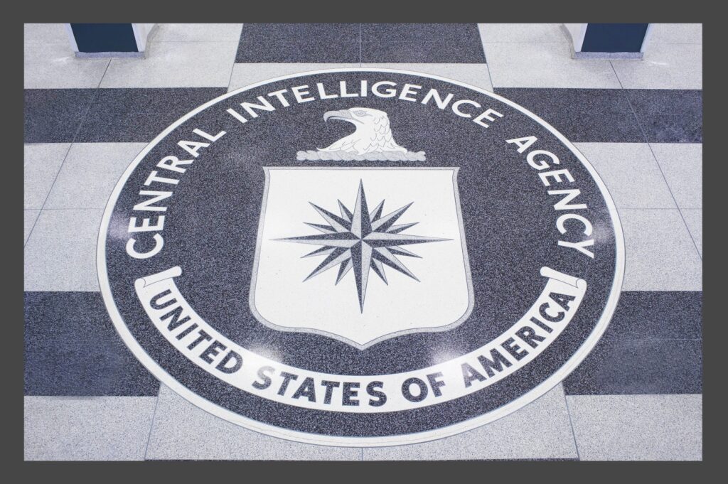 CIA are nevoie urgentă de oameni pentru a spiona China. Cum îi pune Trump piedici