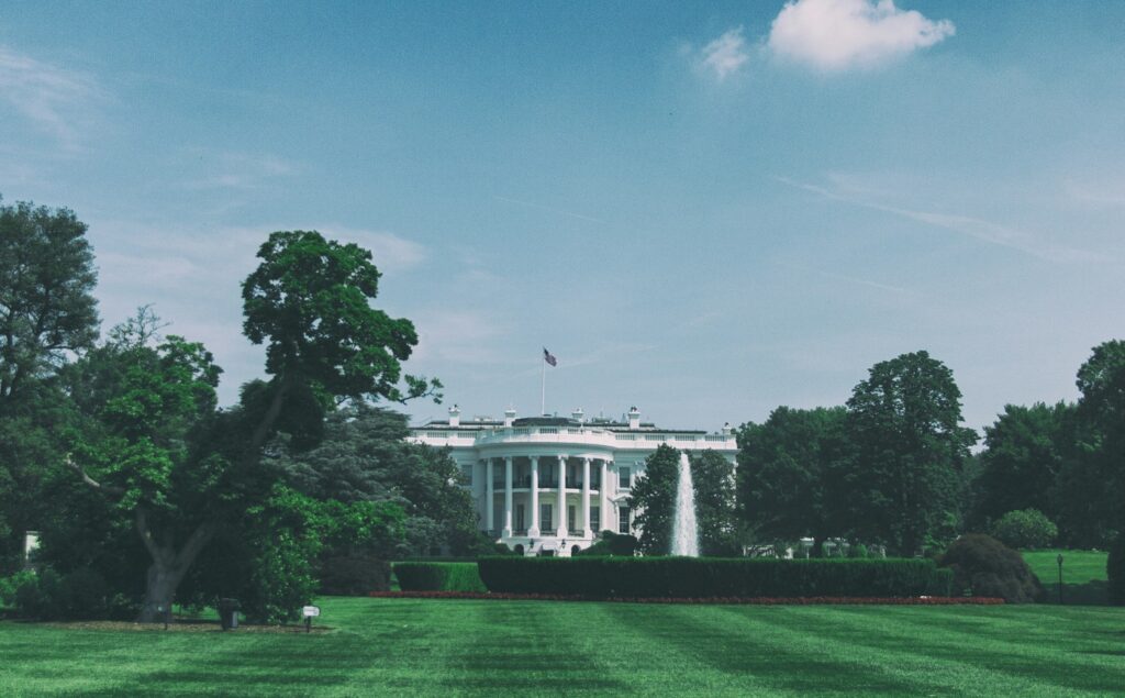 NBC News: Mogulii lui Trump de la Casa Albă, reacții greșite la rezultatele alegerilor din România
