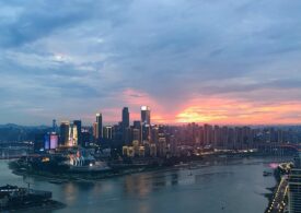 Cum arată orașul chinez care produce jumătate din laptopurile lumii. Lumina soarelui este un lux