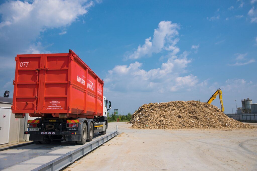 lorry;Photography;timber sorting;log yard;recyclin