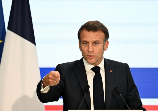 Cum s-a enervat Macron pe scenă, în fața unei săli prea zgomotoase: E o lipsă totală de respect (Video)