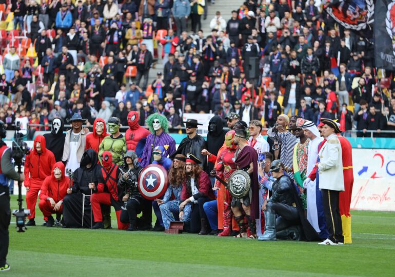 Presa internațională a comentat imaginile virale cu jucătorii costumați ai campioanei FCSB