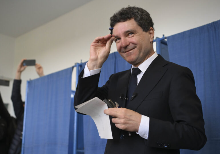 Nicușor Dan voted in his hometown of Făgăraș: It's important to know where we come from. There shouldn't be two Romanias (Photo & Video)