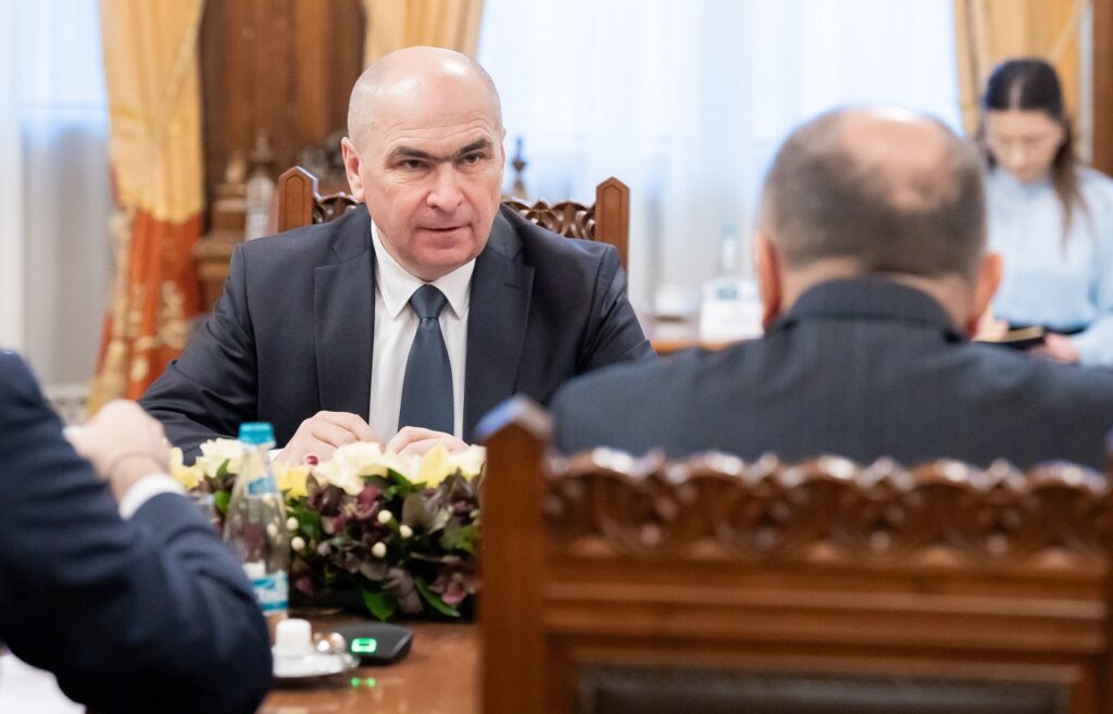 Bolojan: Economic, lucrurile nu stau bine în România. E posibil să avem creșteri de taxe și impozite. Ce spune despre disponibilizări