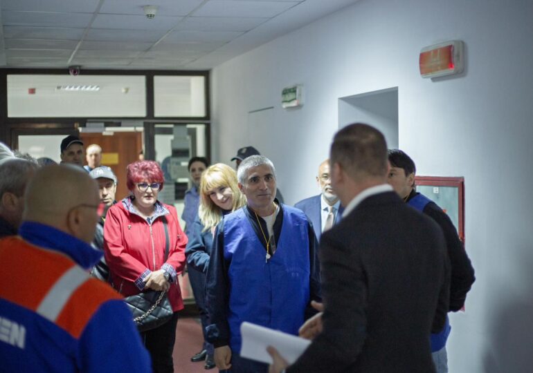După ce oamenii au ieșit în stradă, Guvernul a găsit soluții: Mangalia primește comenzi, iar salariile restante se plătesc în două tranșe