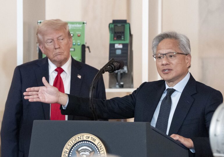 CEO-ul Nvidia zice că politicile de reindustrializare ale lui Donald Trump sunt „vizionare”