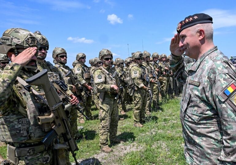 Nu, nu te cheamă nimeni la război. Nu te speria de F-16! MApN combate valul de panică și anunță zboruri la mică înălțime