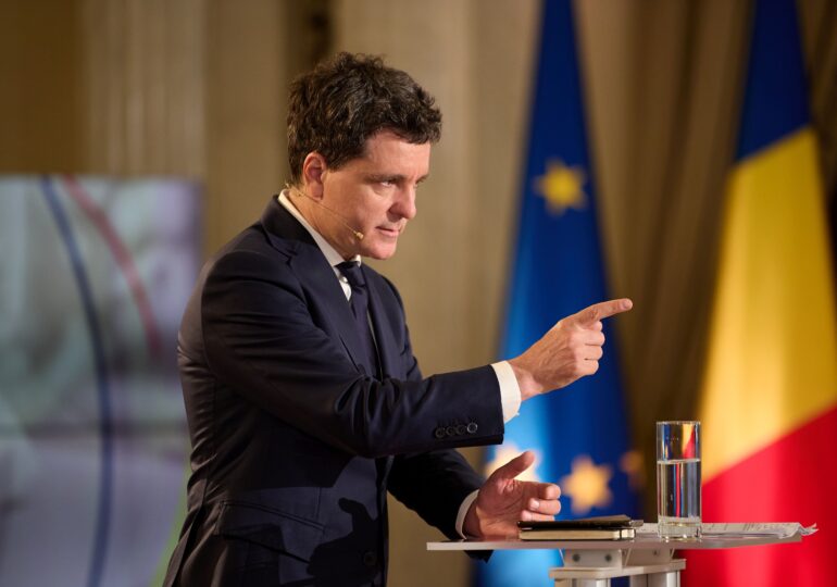 Nicușor Dan îi răspunde liderei POT, care i-a cerut să demonstreze că este sănătos psihic