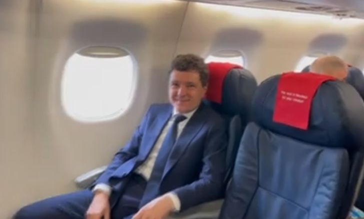 Nicușor Dan avion Polonia