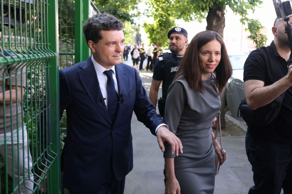 Nicusor Dan la vot cu sotia