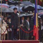 Nicușor Dan a depus jurământul și a făcut sesiune de selfie cu parlamentarii. Apoi, Garda de onoare, Bolojan și mulți fani l-au primit la Cotroceni (Foto&Video)