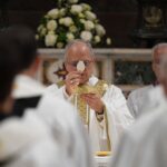 Prima slujbă a noului papă: Leon al XIV-lea vrea o biserică vie, „far în nopțile întunecate ale lumii”