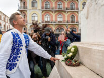 Liderul opoziției din Ungaria a trecut granița în România: Peter Magyar a pornit pe jos spre Transilvania, în semn de protest față de susținerea lui Orban pentru Simion