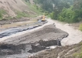 Dezastru la Salina Praid. Pârâul Corund are de 100 de ori debitul normal. "Am pierdut lupta cu natura" (Video)