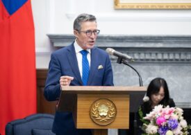 Fostul șef NATO către Trump: „Mâinile jos de pe Groenlanda”