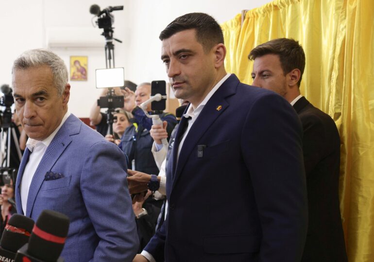 Călin Georgescu și George Simion, în tandem la secție. Candidatul AUR spune că a votat cu Georgescu, care crede că alegerile sunt o fraudă (Video)