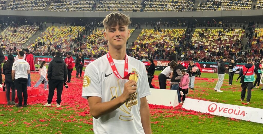 FCSB ia o decizie neașteptată după câștigarea titlului: Debutează un jucător de 16 ani