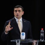 George Simion, un nou delir în Franța: Îi acuză pe Macron, Trump, Putin și Zelenski de amestec în alegerile din România și vorbește despre asasinate și fraude la vot. Reacția lui Macron