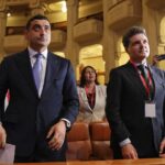 Față în față pentru prima dată: Simion vorbește despre falia satanistă, Nicușor spune că răspunsul nu e ura. Cei doi și-au dat mâna