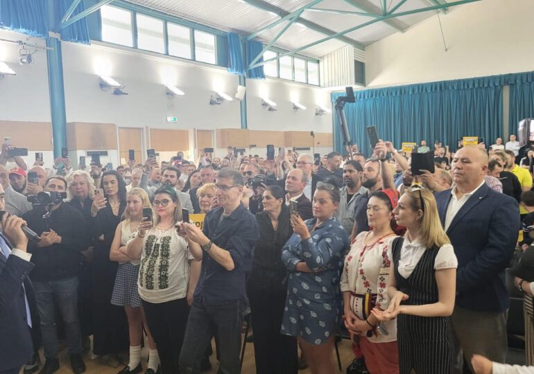 Clipul zilei: Ce-a pățit românul care a strigat "Nicușor" la adunarea AUR de la Londra