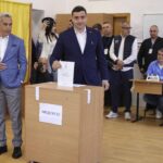 Grimase, priviri sugestive și gesturi teatrale. Imagini inedite cu candidații la vot (Galerie foto)