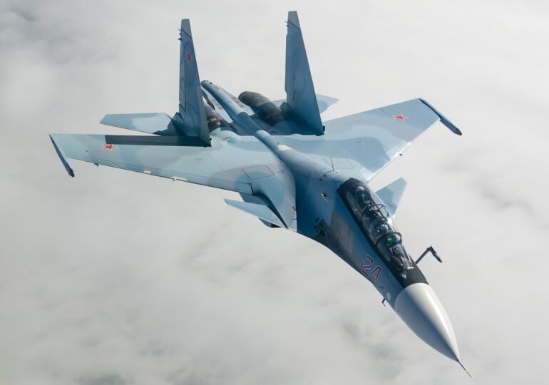 O dronă maritimă doboară un avion de luptă rusesc. Kievul zice că e premieră mondială
