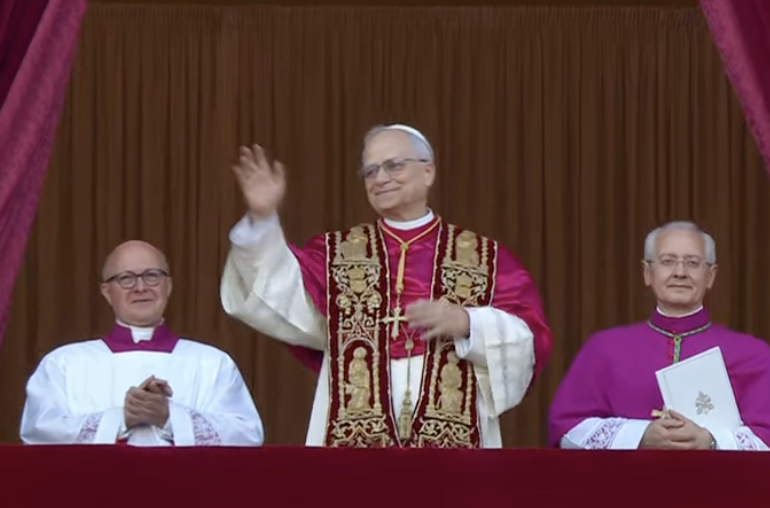 Fum alb la Vatican: A fost ales primul papă american din istorie