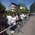 LIVE Alegeri prezidențiale 2025 cu cozi în București și Cluj. Prezența la vot a trecut de 50%. Pe Tiktok se anunță fals victoria lui Simion. Cum arată cotele la pariuri (Foto&Video)