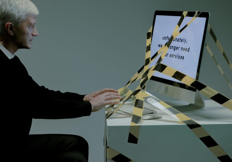 Microsoft, lovită de criză. Trece la concedieri în toată lumea