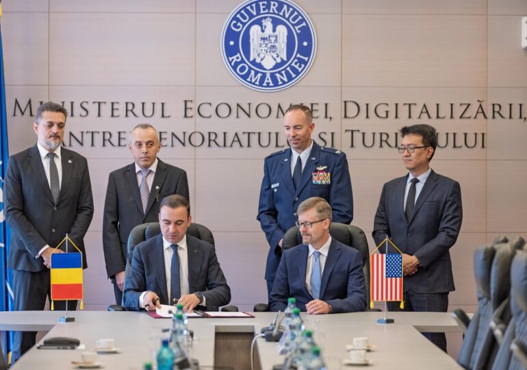 România vrea să producă împreună cu SUA muniție de artilerie și pentru tancurile Abrams