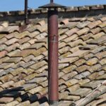 La Vatican, a fost instalat coșul de fum care va anunța alegerea Papei (Video)