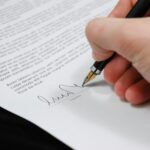 CCR scoate familia din declarațiile de avere: Funcționarii scapă de obligația de a declara veniturile partenerului. Declarațiile nu vor mai fi publice