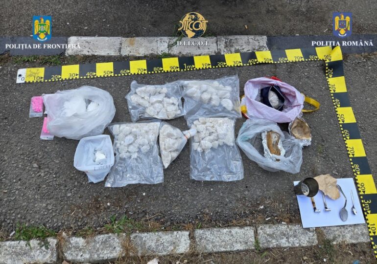 Doi cetățeni olandezi, prinși în flagrant pe A1 cu droguri de mare risc