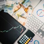 Euro a trecut de pragul de 5 lei, cel mai mare nivel din istorie. A crescut puternic și ROBOR. BNR a cheltuit 2 miliarde de euro într-o singură zi pentru a apăra leul după victoria lui Simion