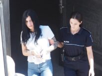Ani grei de pușcărie pentru cuplul care a ucis un italian, l-a secționat și i-a dat foc pe câmp. Judecător: „O periculozitate feroce”
