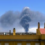 Încă un coșmar chimic în Spania: Incendiu uriaș, 80.000 de oameni blocați în case (Video)