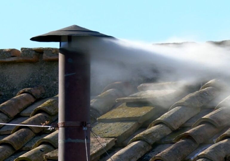 <span style="color:#990000;">LIVE VIDEO</span> White smoke at the Vatican: Habemus Papam!
