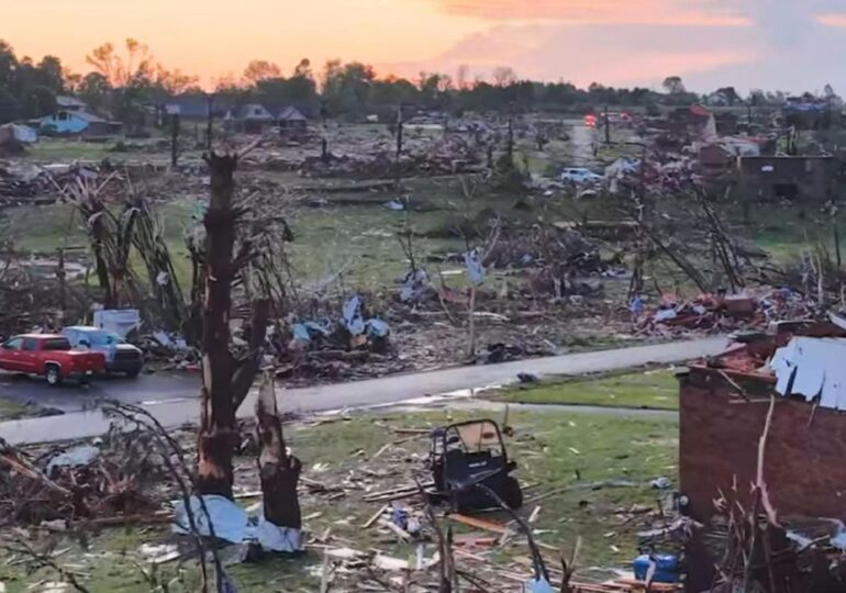 Tornadele fac ravagii în SUA: Cel puțin 27 de morți și pagube uriașe în mai multe state (Video)