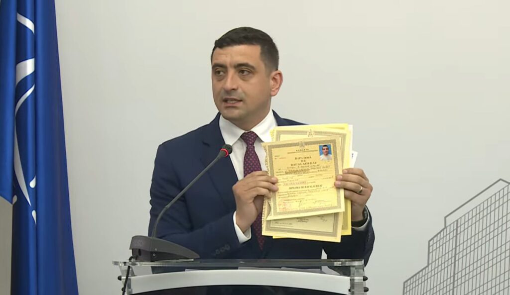 George Simion și-a adus diplomele și certificatul de căsătorie la dezbaterea fără Nicușor Dan (Video)