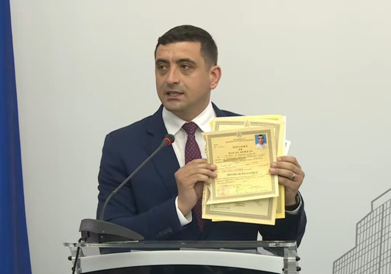 George Simion și-a adus diplomele și certificatul de căsătorie la dezbaterea fără Nicușor Dan (Video)
