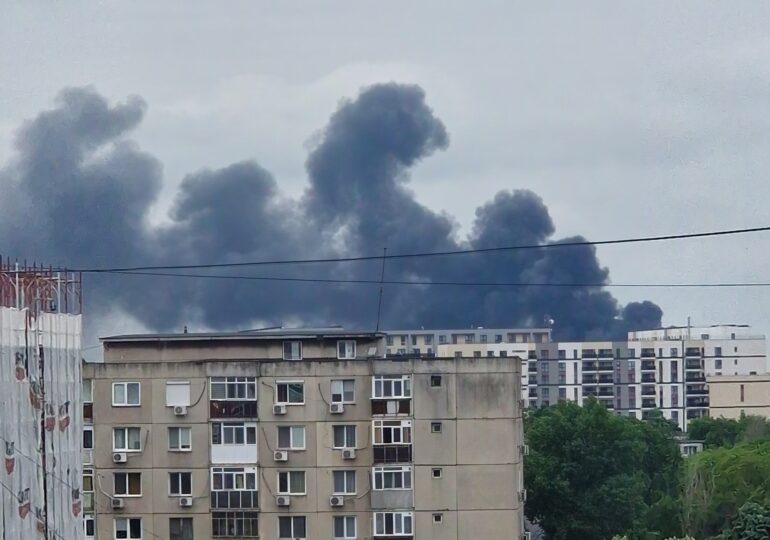 Incendiu la un depozit din București. Focul riscă să se extindă la un alt depozit și la o locuință. A fost emis mesaj RO-Alert (Video)