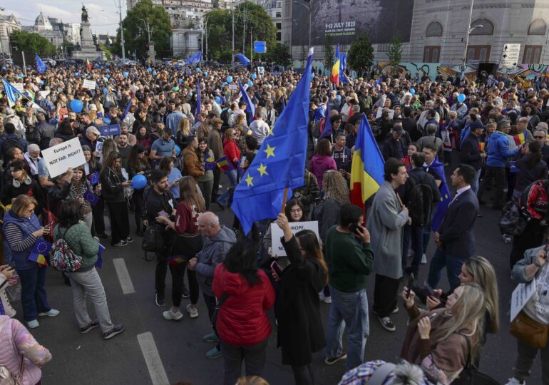 Marșuri pro-europene, de Ziua Europei, la București și în marile orașe: „Votăm, nu plecăm”, „Nu vrem țara înapoi, vrem țara înainte”