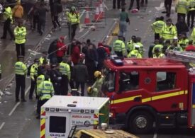 Un bărbat a intrat cu mașina în mulțime la parada echipei Liverpool. 50 de răniți, printre care 4 copii (Video)