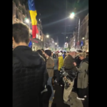 Mitingul bucuriei în centrul Capitalei: Sute de oameni sărbătoresc victoria lui Nicușor Dan (Video)